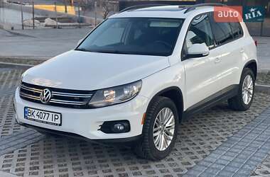 Позашляховик / Кросовер Volkswagen Tiguan 2015 в Рівному