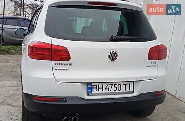 Позашляховик / Кросовер Volkswagen Tiguan 2015 в Одесі