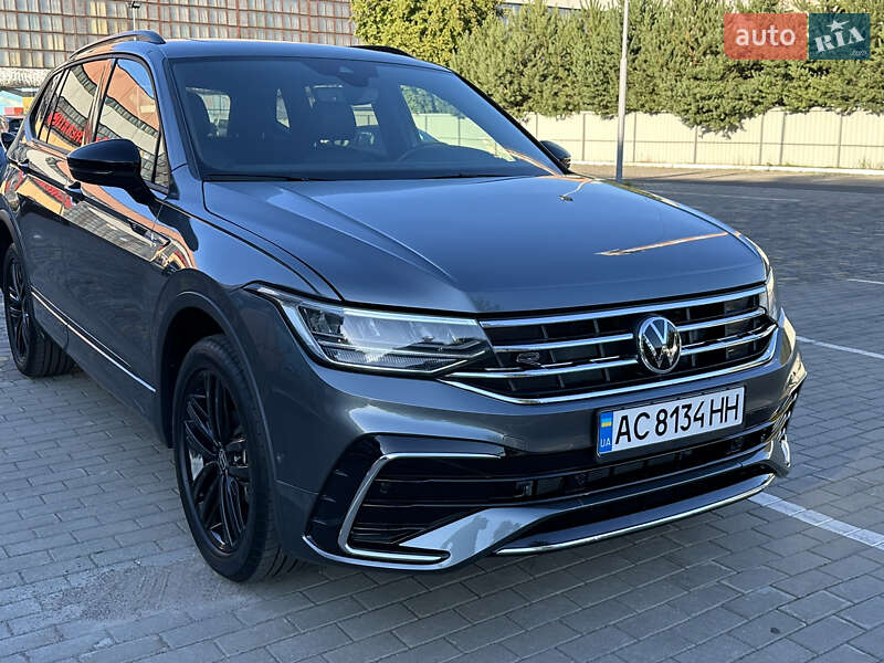 Позашляховик / Кросовер Volkswagen Tiguan 2022 в 