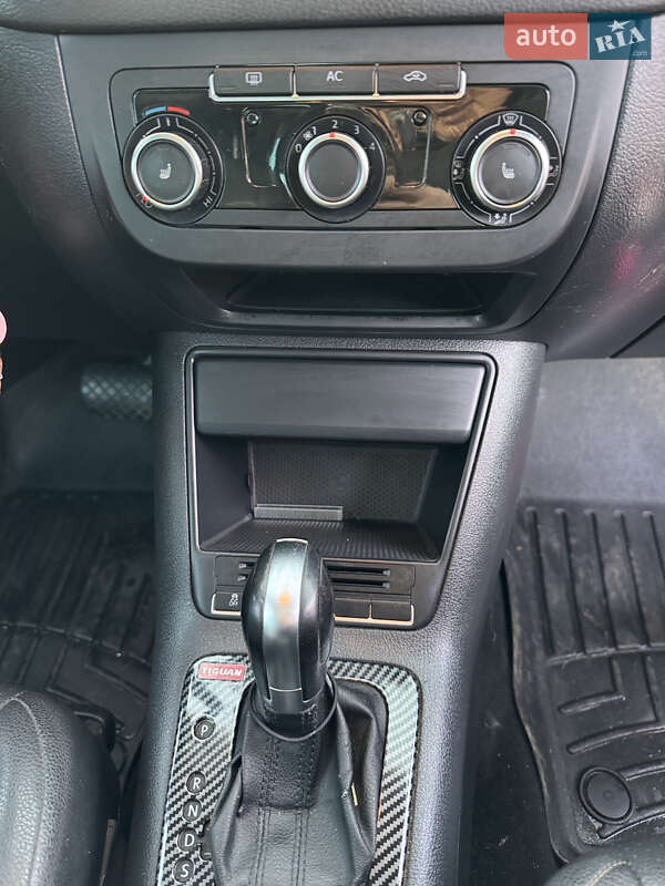 Внедорожник / Кроссовер Volkswagen Tiguan 2010 в Житомире