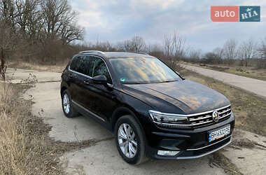 Позашляховик / Кросовер Volkswagen Tiguan 2016 в Ананьїві