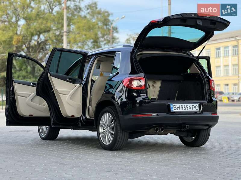 Позашляховик / Кросовер Volkswagen Tiguan 2010 в Одесі