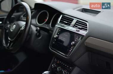 Позашляховик / Кросовер Volkswagen Tiguan 2017 в 