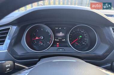 Внедорожник / Кроссовер Volkswagen Tiguan 2017 в 