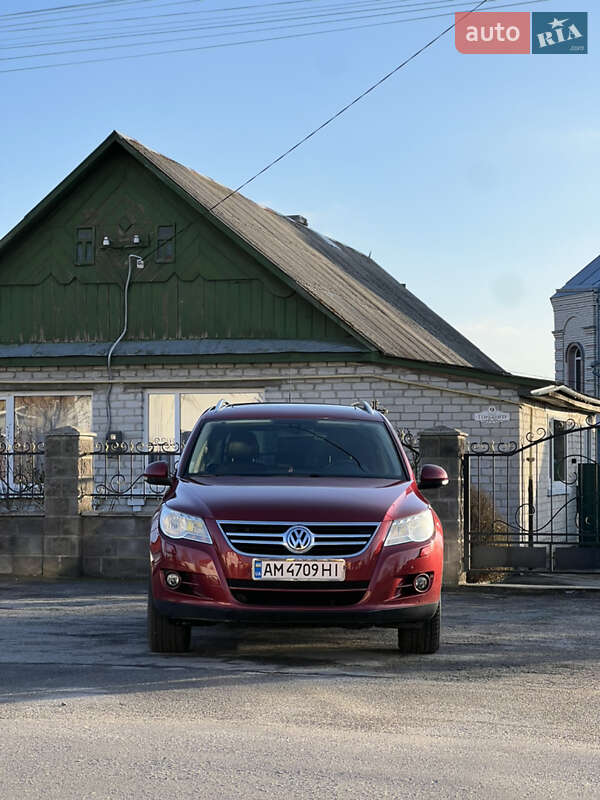 Внедорожник / Кроссовер Volkswagen Tiguan 2009 в Звягеле