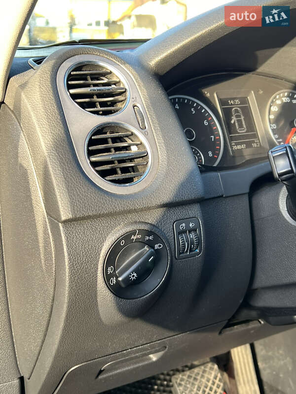 Внедорожник / Кроссовер Volkswagen Tiguan 2009 в Звягеле