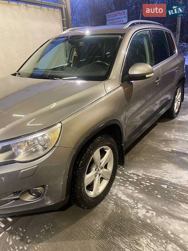 Внедорожник / Кроссовер Volkswagen Tiguan 2010 в Василькове