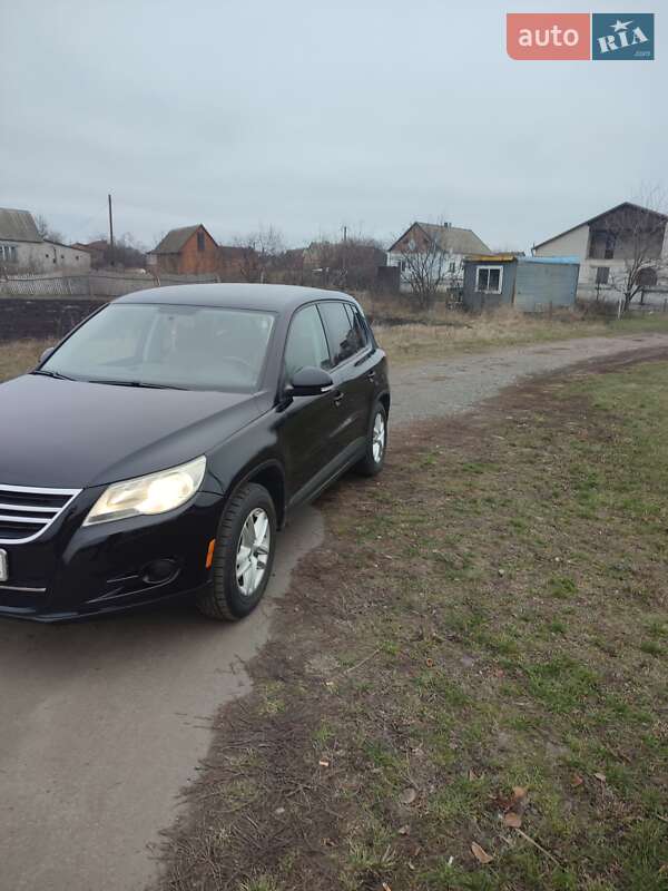 Внедорожник / Кроссовер Volkswagen Tiguan 2010 в Полтаве