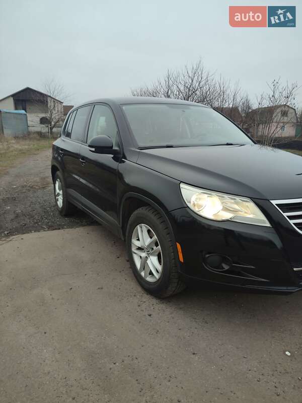 Внедорожник / Кроссовер Volkswagen Tiguan 2010 в Полтаве