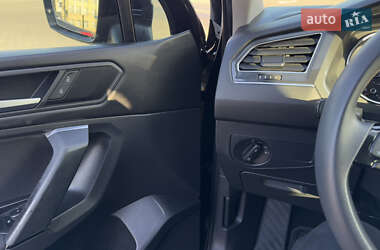 Внедорожник / Кроссовер Volkswagen Tiguan 2019 в 