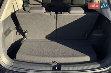 Внедорожник / Кроссовер Volkswagen Tiguan 2019 в 