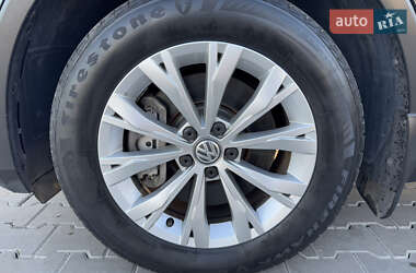Внедорожник / Кроссовер Volkswagen Tiguan 2019 в 