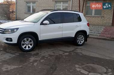 Внедорожник / Кроссовер Volkswagen Tiguan 2012 в 