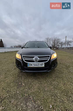 Внедорожник / Кроссовер Volkswagen Tiguan 2009 в 