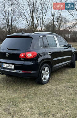 Внедорожник / Кроссовер Volkswagen Tiguan 2009 в 