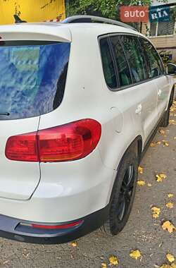 Позашляховик / Кросовер Volkswagen Tiguan 2013 в 