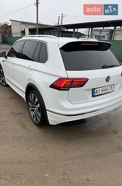 Позашляховик / Кросовер Volkswagen Tiguan 2017 в 