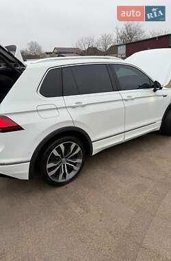 Позашляховик / Кросовер Volkswagen Tiguan 2017 в 