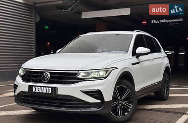 Внедорожник / Кроссовер Volkswagen Tiguan 2021 в Киеве