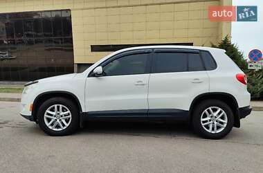 Внедорожник / Кроссовер Volkswagen Tiguan 2010 в 
