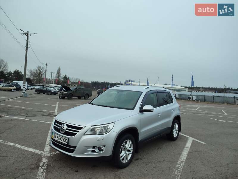 Позашляховик / Кросовер Volkswagen Tiguan 2010 в Києві