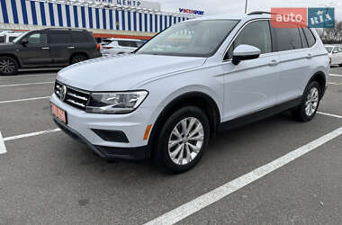 Позашляховик / Кросовер Volkswagen Tiguan 2018 в 