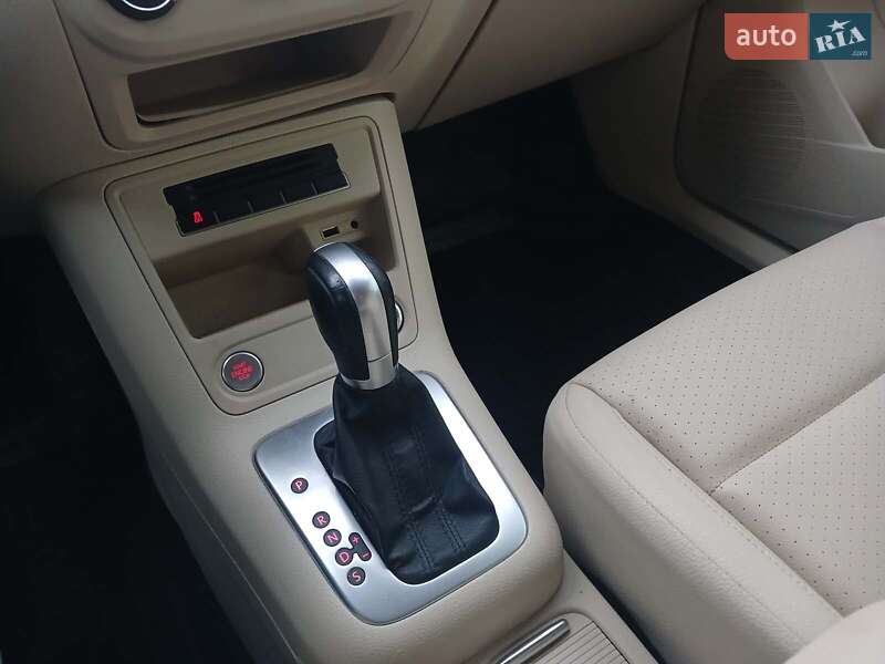 Внедорожник / Кроссовер Volkswagen Tiguan 2016 в Львове