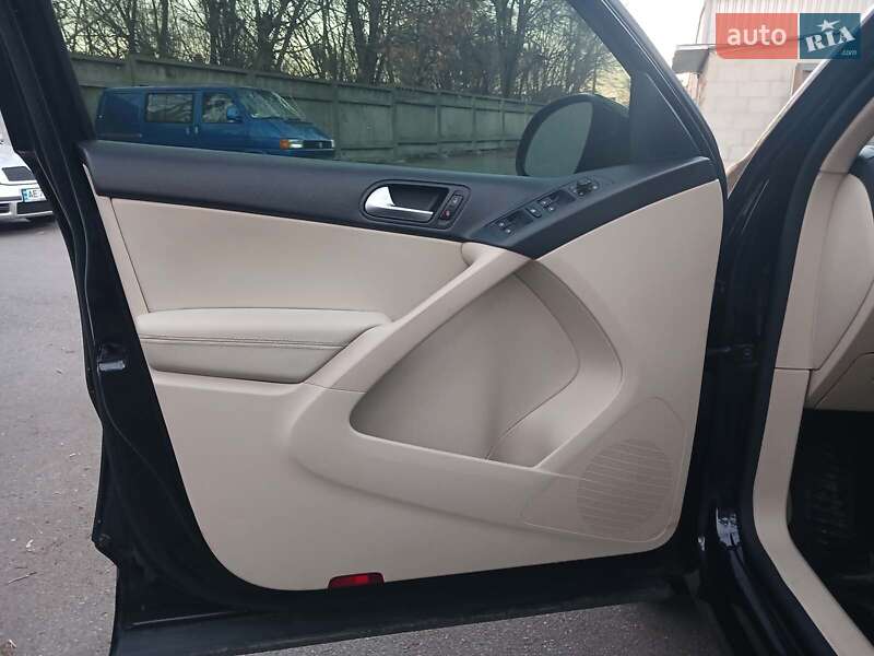 Внедорожник / Кроссовер Volkswagen Tiguan 2016 в Львове