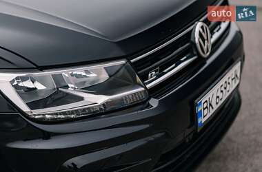 Внедорожник / Кроссовер Volkswagen Tiguan 2019 в 