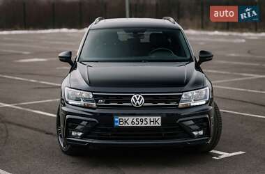Внедорожник / Кроссовер Volkswagen Tiguan 2019 в 