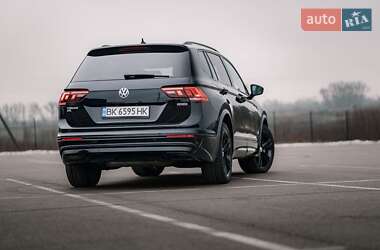 Внедорожник / Кроссовер Volkswagen Tiguan 2019 в 