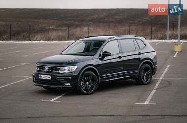 Внедорожник / Кроссовер Volkswagen Tiguan 2019 в 