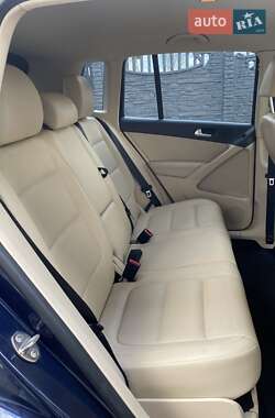 Внедорожник / Кроссовер Volkswagen Tiguan 2016 в 