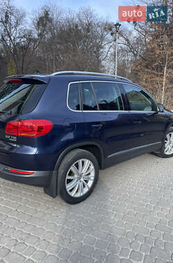 Позашляховик / Кросовер Volkswagen Tiguan 2014 в 