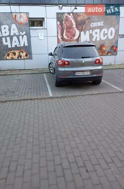 Внедорожник / Кроссовер Volkswagen Tiguan 2010 в 