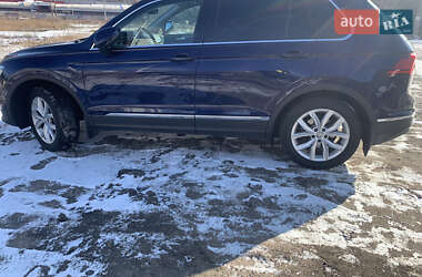 Внедорожник / Кроссовер Volkswagen Tiguan 2019 в 