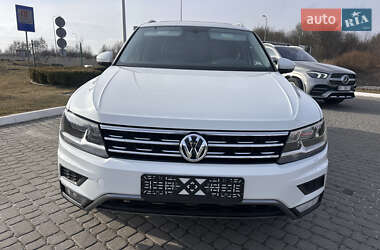 Позашляховик / Кросовер Volkswagen Tiguan 2017 в 