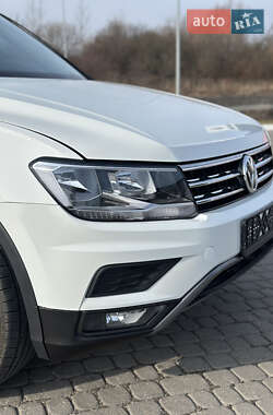 Позашляховик / Кросовер Volkswagen Tiguan 2017 в 