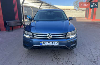 Внедорожник / Кроссовер Volkswagen Tiguan 2017 в Ровно