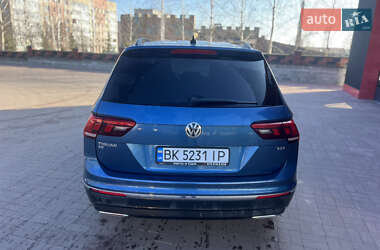 Внедорожник / Кроссовер Volkswagen Tiguan 2017 в Ровно