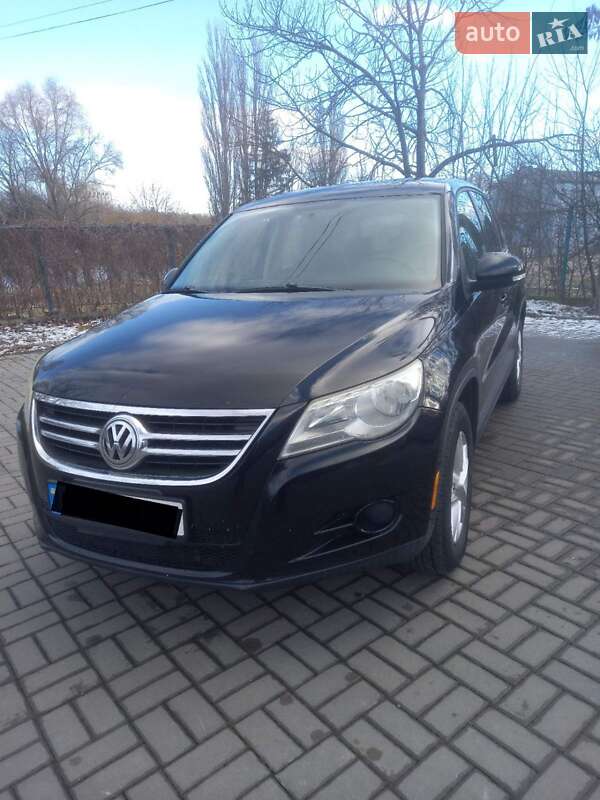 Позашляховик / Кросовер Volkswagen Tiguan 2010 в Чернівцях