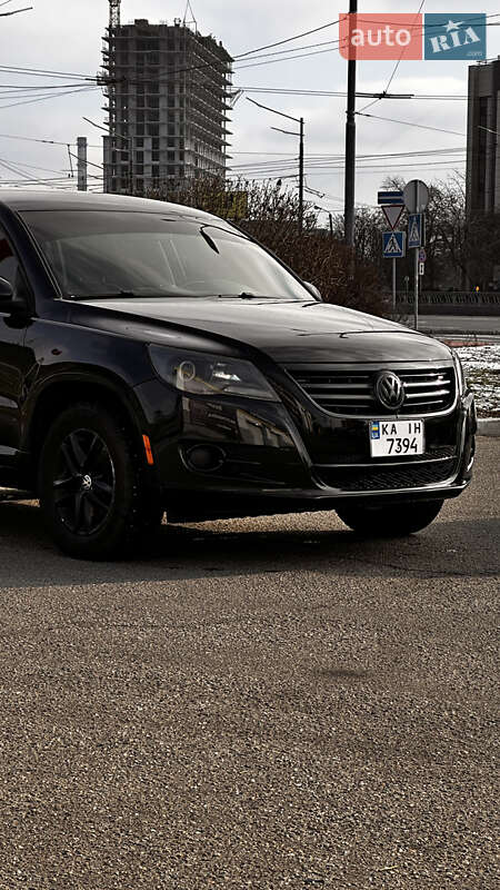 Внедорожник / Кроссовер Volkswagen Tiguan 2010 в Киеве