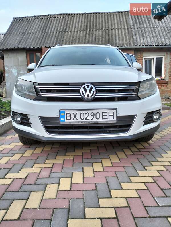 Внедорожник / Кроссовер Volkswagen Tiguan 2015 в Хмельницком