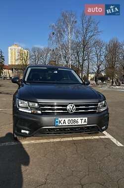 Позашляховик / Кросовер Volkswagen Tiguan 2017 в Києві