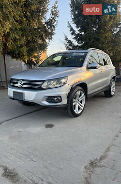 Внедорожник / Кроссовер Volkswagen Tiguan 2011 в Владимире