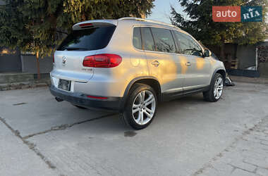 Внедорожник / Кроссовер Volkswagen Tiguan 2011 в Владимире