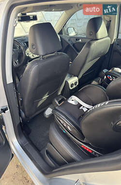 Внедорожник / Кроссовер Volkswagen Tiguan 2015 в 