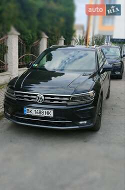 Позашляховик / Кросовер Volkswagen Tiguan 2017 в Рівному