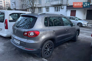 Позашляховик / Кросовер Volkswagen Tiguan 2010 в 