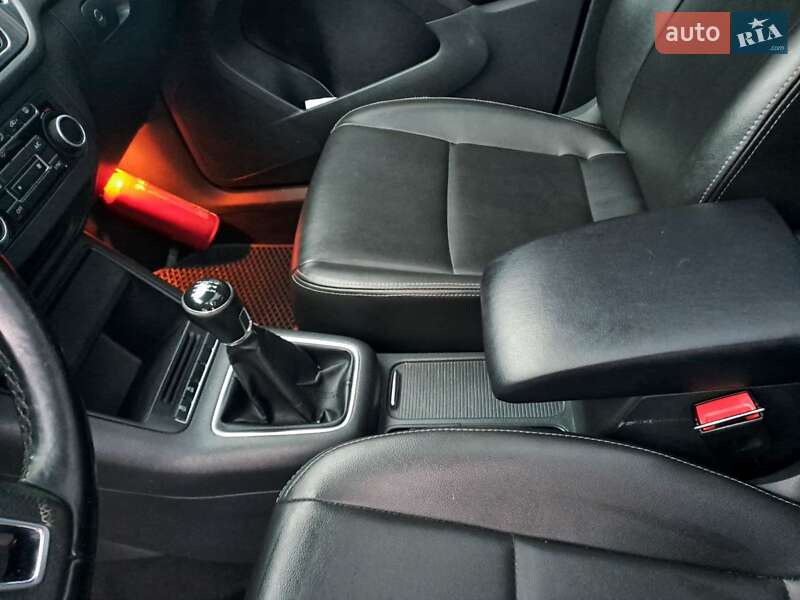 Внедорожник / Кроссовер Volkswagen Tiguan 2012 в Славуте